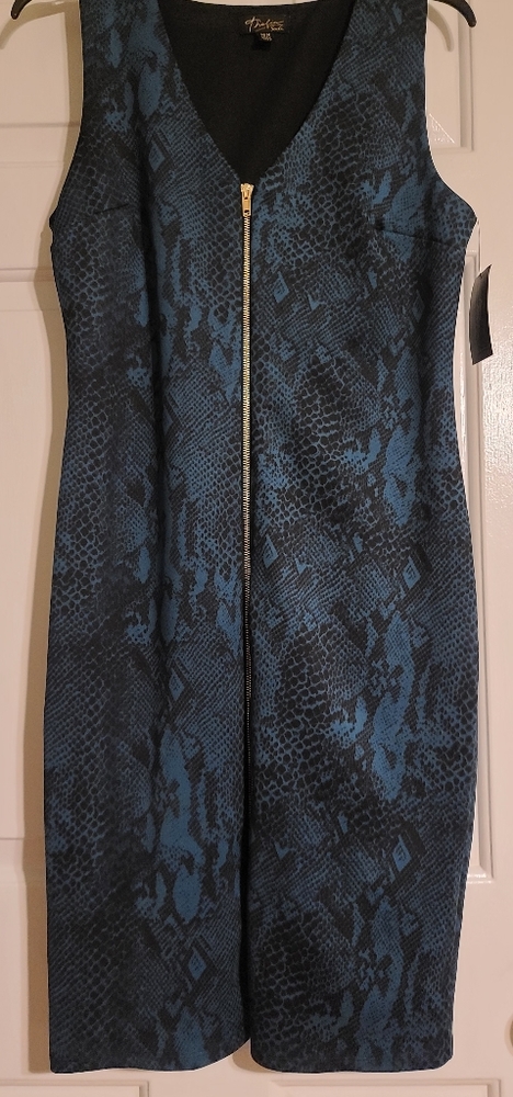 Dress - Picture 2 of 5